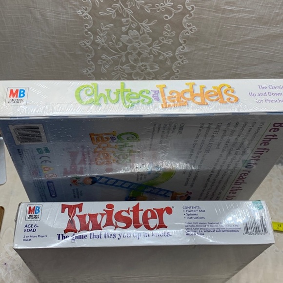 Bundle of 2 New Milton Bradley ✔️Chutes & Ladders & ✔️Twister - Picture 12 of 12